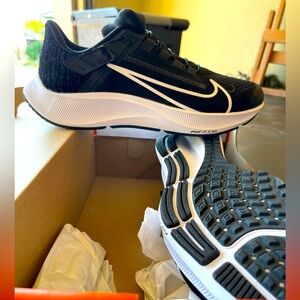 Nike women’s wide, size 9. NIB. Nike air Zoom Pegasus 38. Black & white.